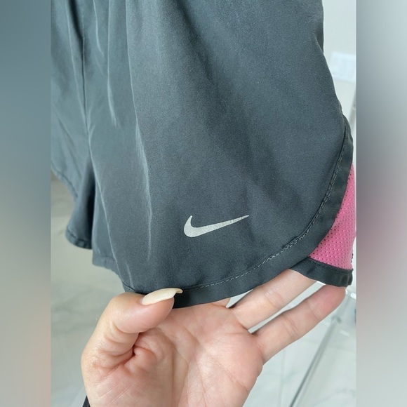 Nike dri fit size small dark grey and pink running shorts - Picture 4 of 11